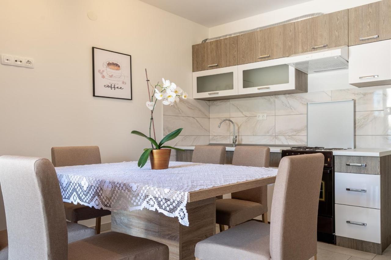 Apartments Mira Неум Экстерьер фото