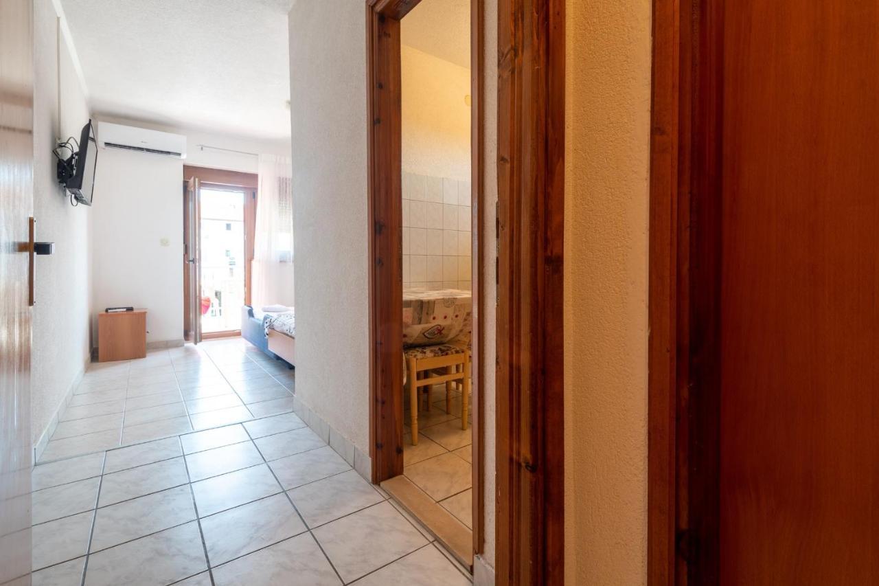 Apartments Mira Неум Экстерьер фото
