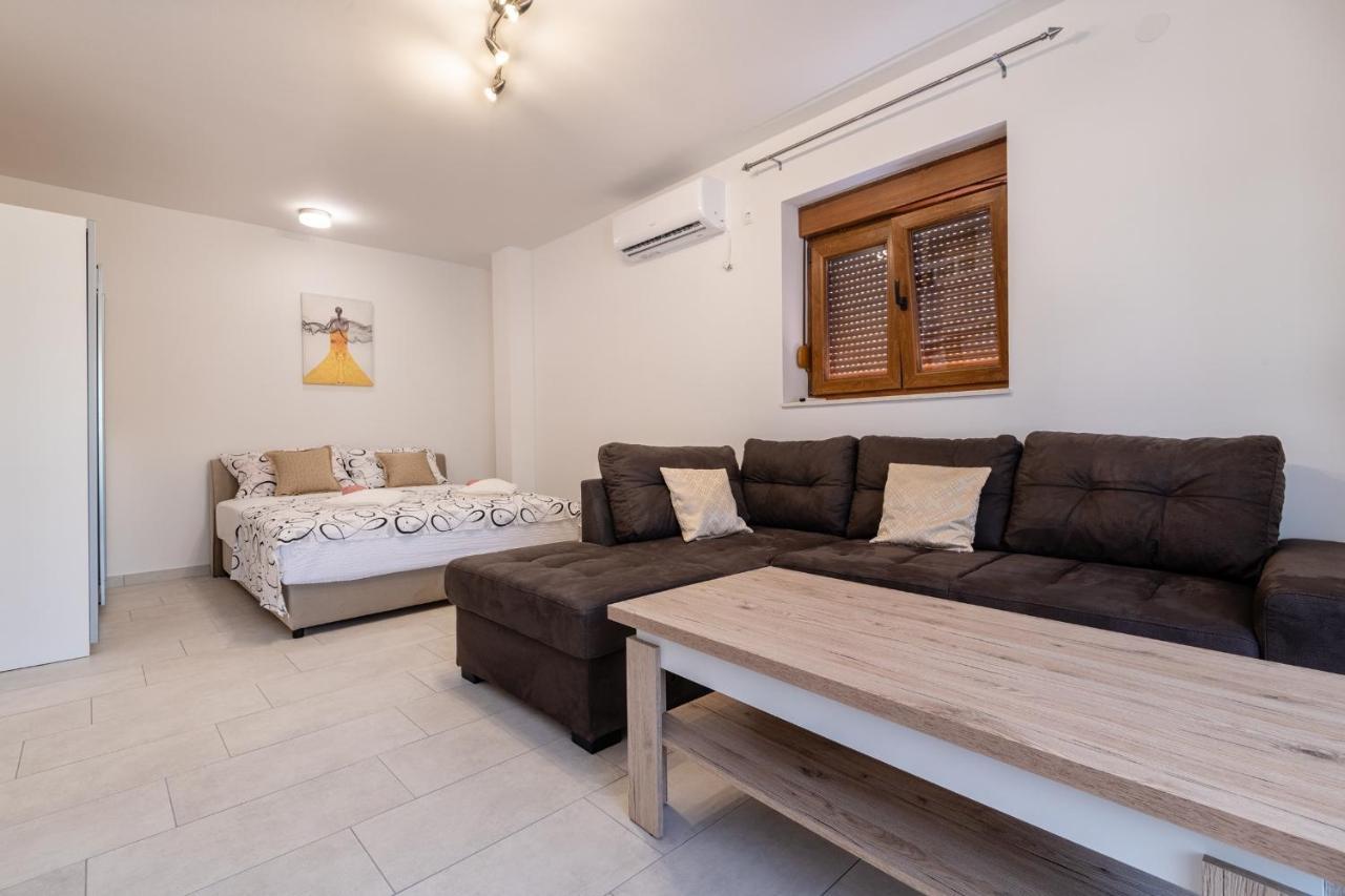 Apartments Mira Неум Экстерьер фото
