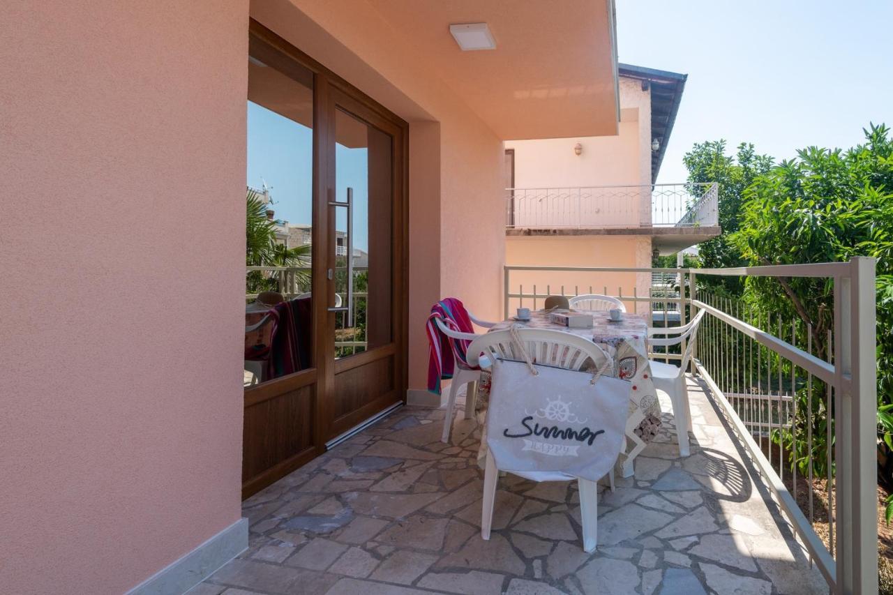 Apartments Mira Неум Экстерьер фото