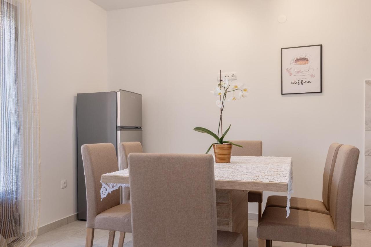 Apartments Mira Неум Экстерьер фото