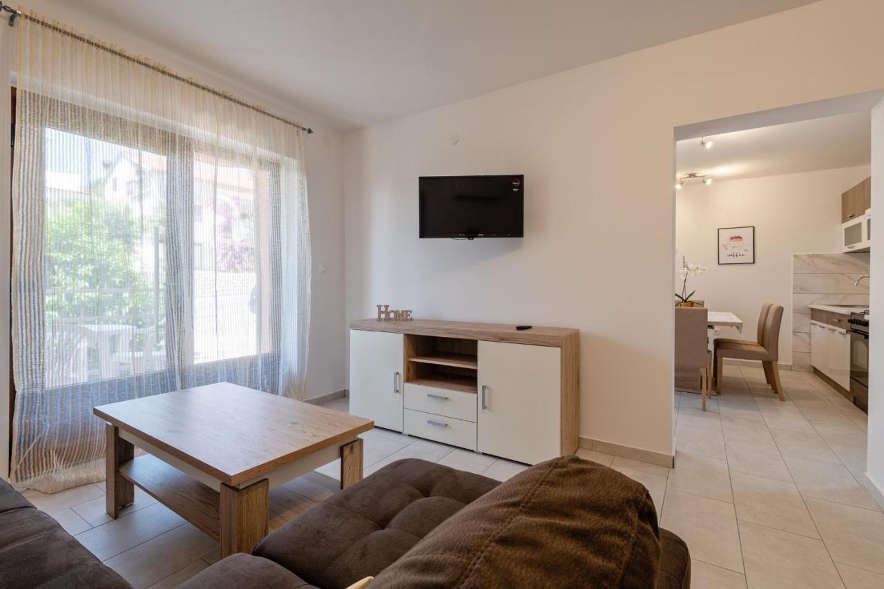 Apartments Mira Неум Экстерьер фото